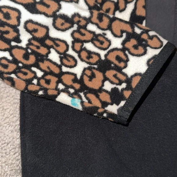 Girls North Face Sweater - Picture 3 of 4